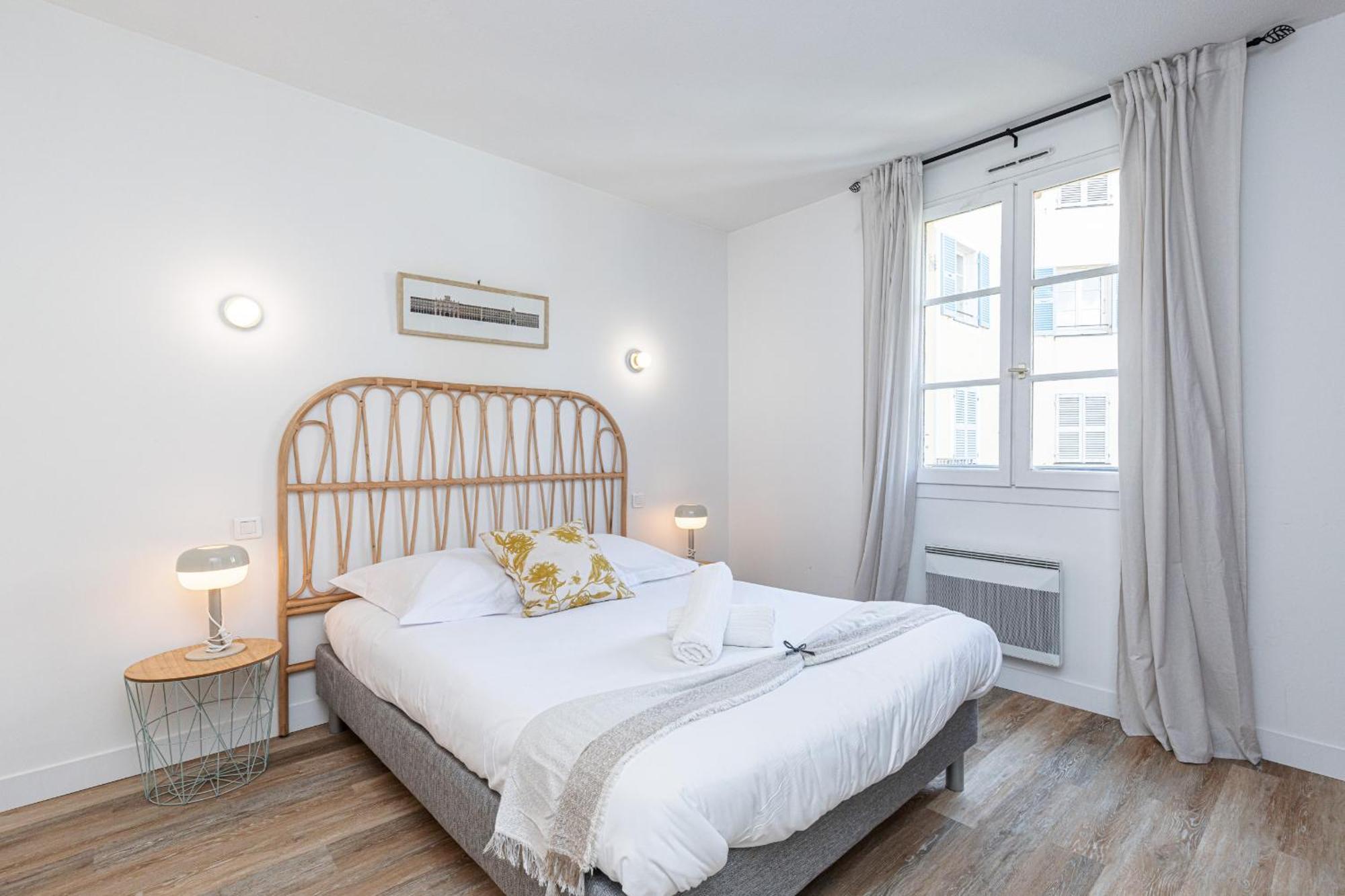 2 Bdrs & Parking In The Old Town ! Apartment Nice Ngoại thất bức ảnh