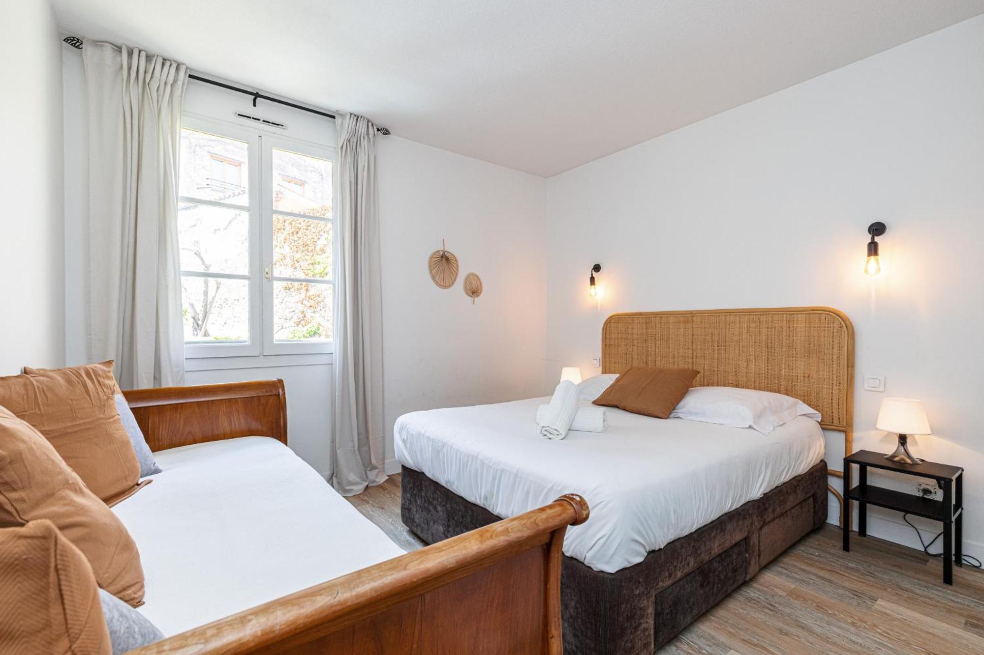2 Bdrs & Parking In The Old Town ! Apartment Nice Ngoại thất bức ảnh