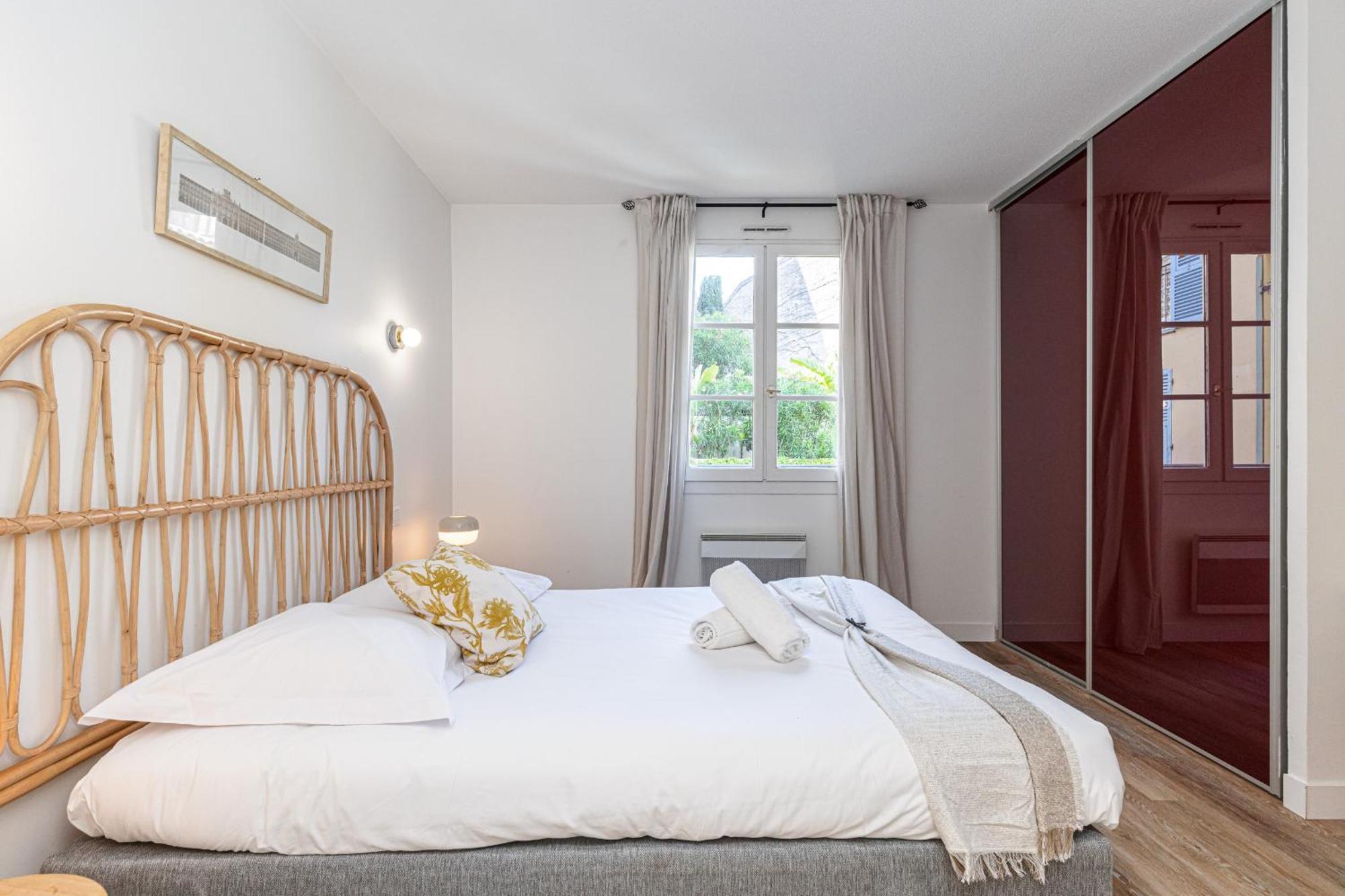 2 Bdrs & Parking In The Old Town ! Apartment Nice Ngoại thất bức ảnh