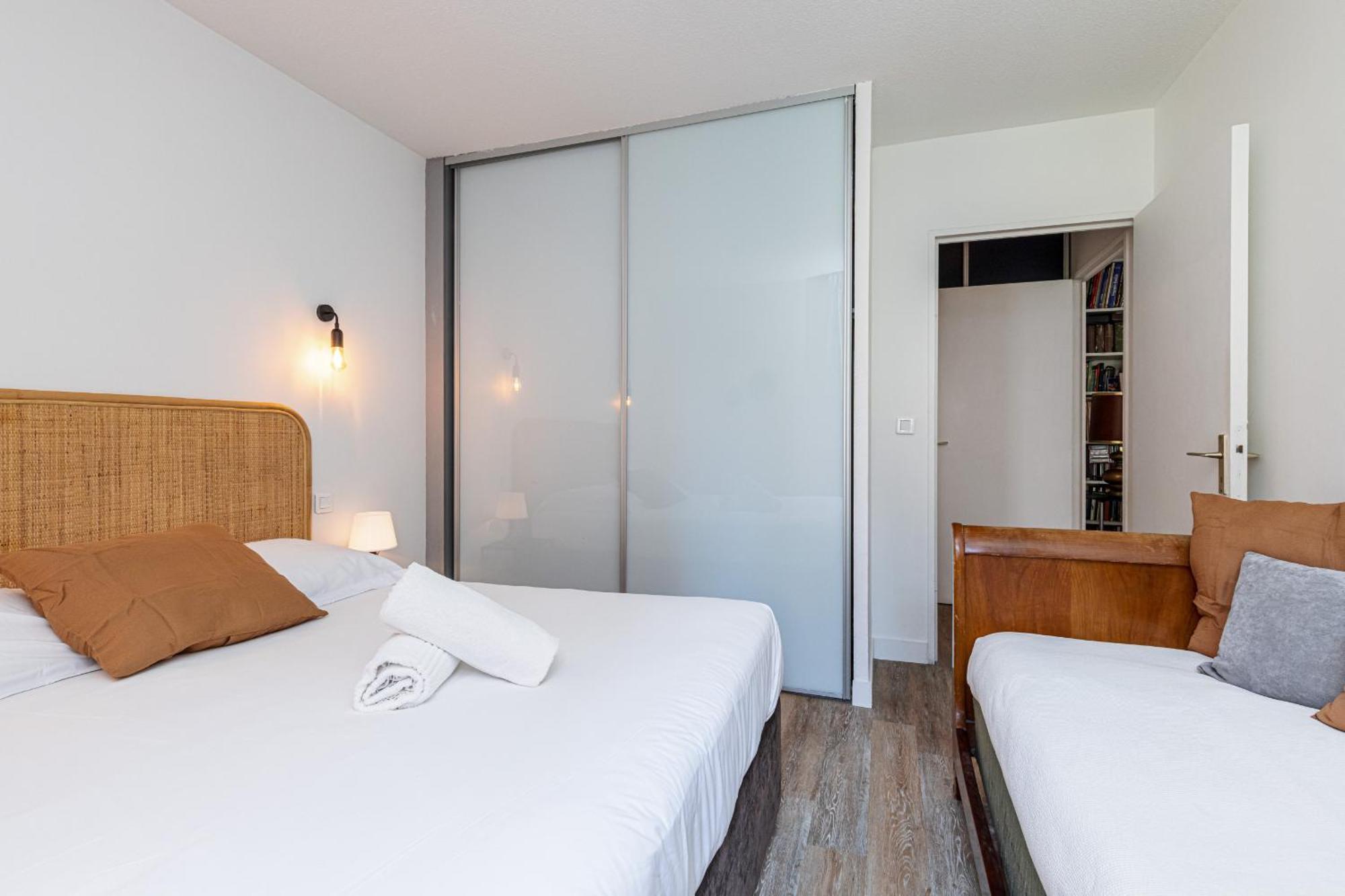2 Bdrs & Parking In The Old Town ! Apartment Nice Ngoại thất bức ảnh